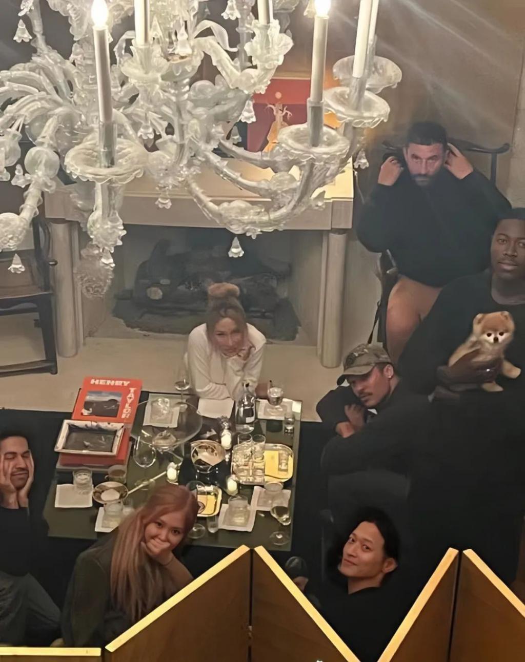 Blackpink的Lisa跟世界首富的儿子好上了