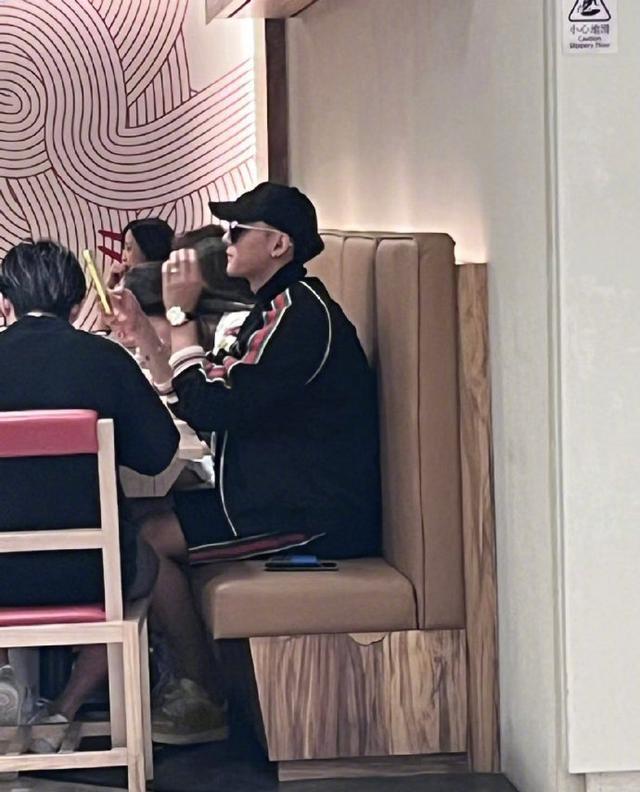 黄子韬徐艺洋过七夕？网友爆料香港偶遇两人