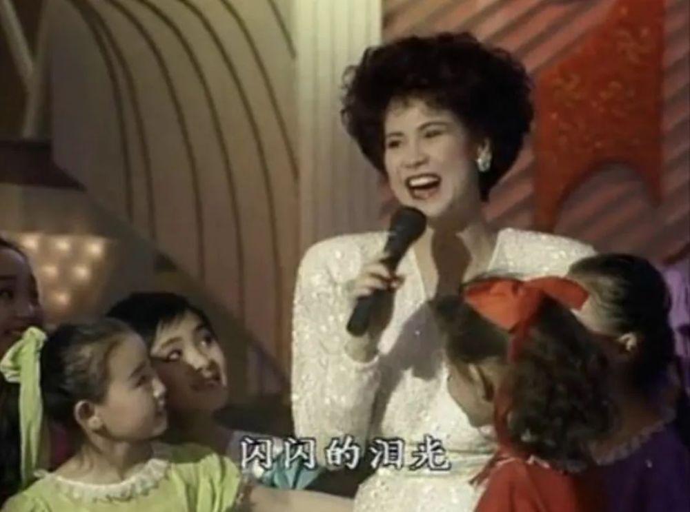 70岁甄妮无惧资本！发文手撕《好声音》，还点名那英那辛两姐妹