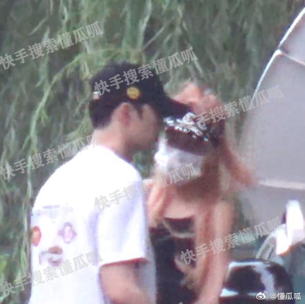网曝虞书欣新剧男二与富婆姐姐谈恋爱 约会后一起回别墅