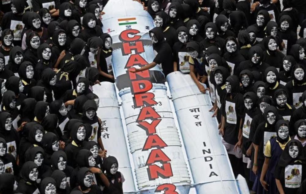 全球第四个!成本仅7460万美元,印度凭什么登月?