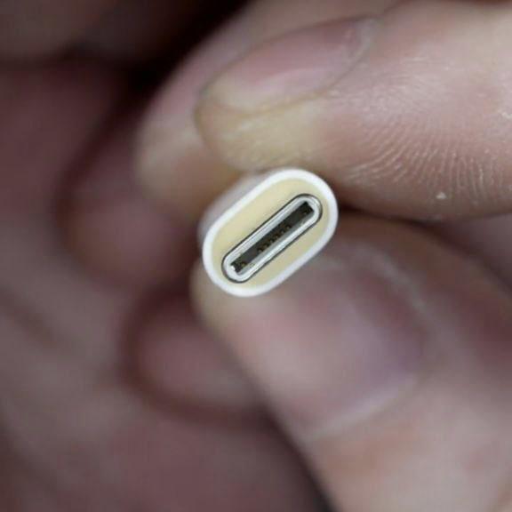 消息称苹果 iPhone 15 标准机型 Type-C 数据线为 USB 2.0 速率