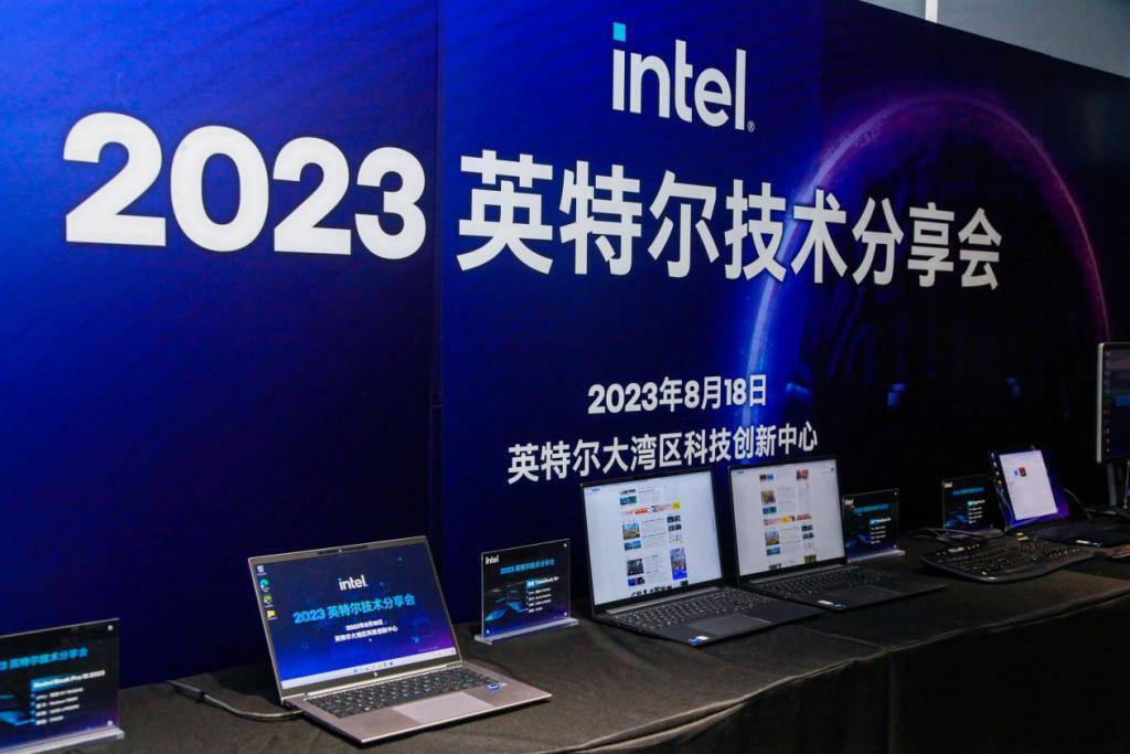 轻薄本也能运行大语言模型，英特尔推动 PC 生成式 AI 落地