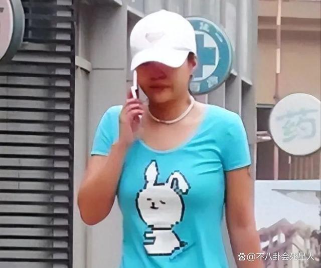 李光洁官宣二胎，细看他对二婚妻子的态度才明白郝蕾为何离开