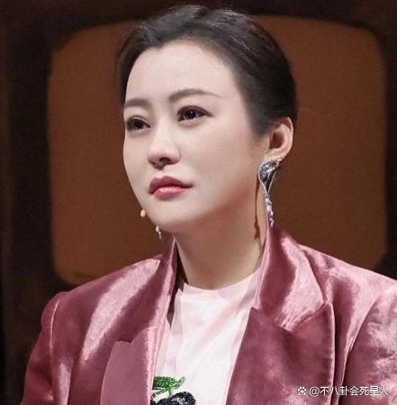 李光洁官宣二胎，细看他对二婚妻子的态度才明白郝蕾为何离开