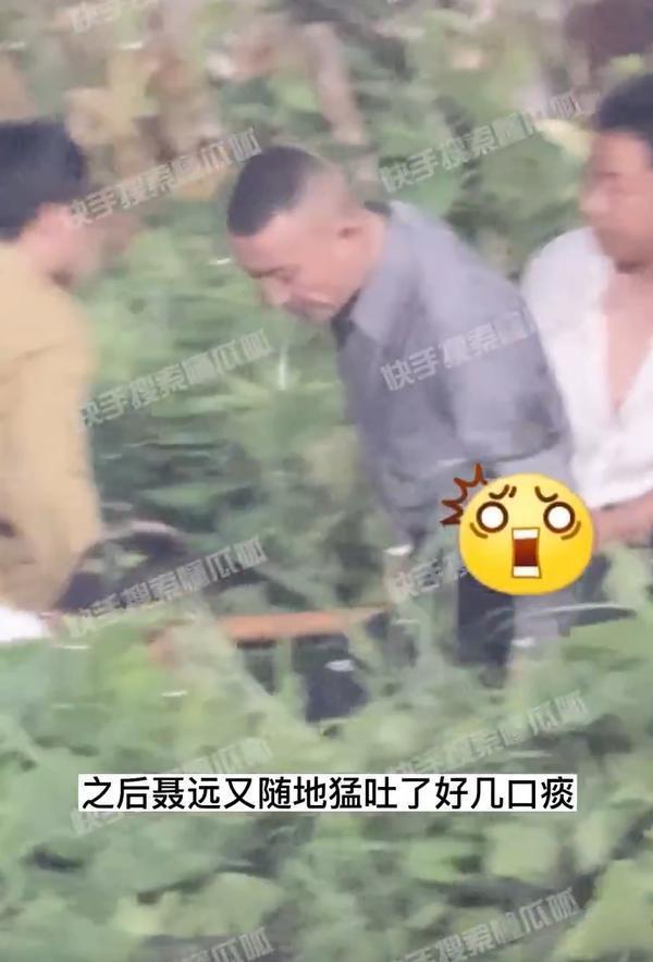 狗仔曝聂远片场对着工作人员抽烟 还随地吐痰