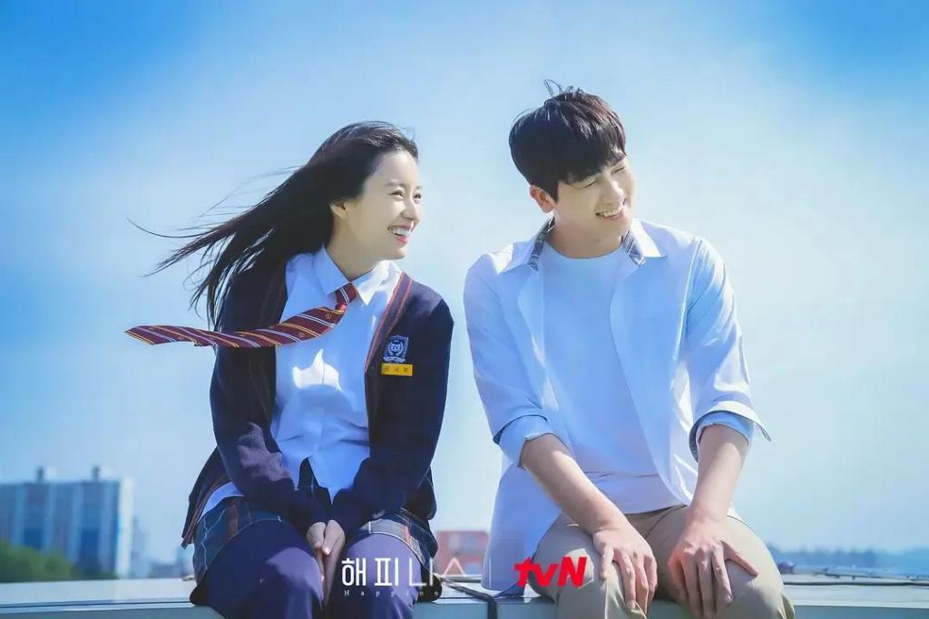 天哪……她都开始演高中生的妈了？