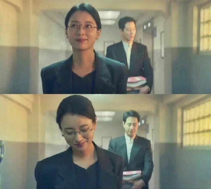 天哪……她都开始演高中生的妈了？