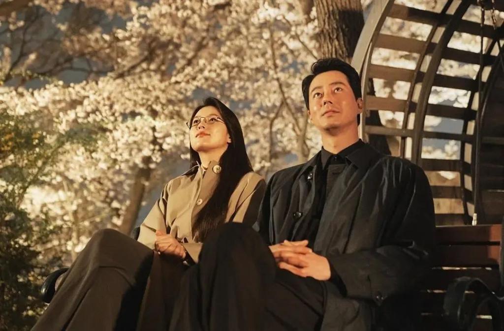 天哪……她都开始演高中生的妈了？