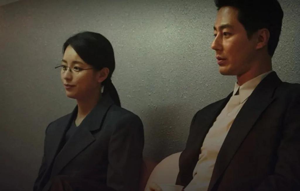 天哪……她都开始演高中生的妈了？