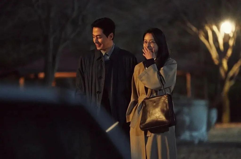 天哪……她都开始演高中生的妈了？