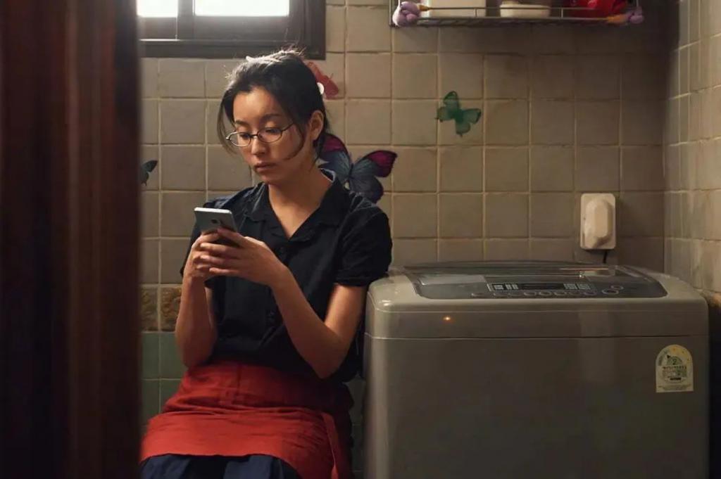 天哪……她都开始演高中生的妈了？