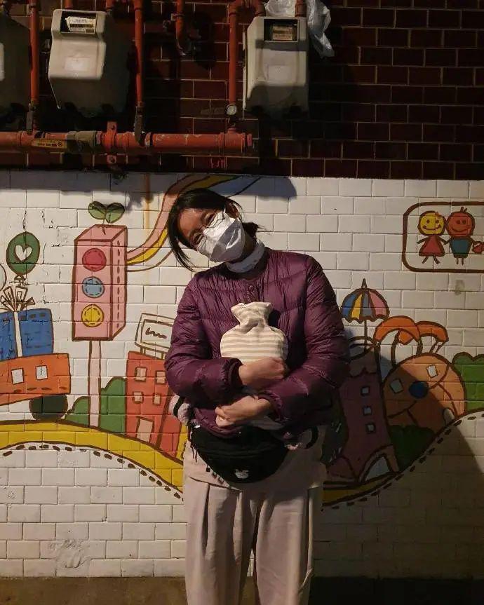 天哪……她都开始演高中生的妈了？