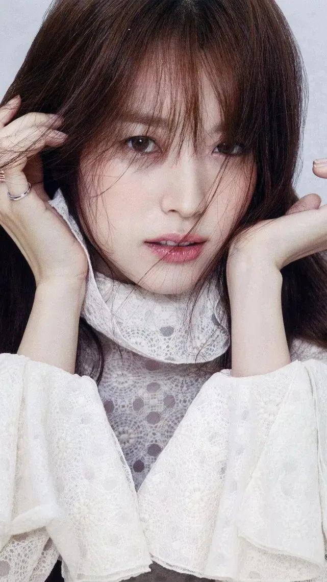 天哪……她都开始演高中生的妈了？