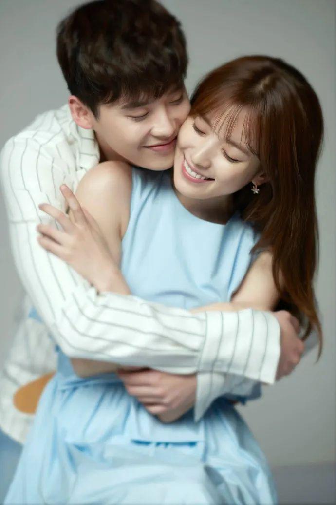 天哪……她都开始演高中生的妈了？