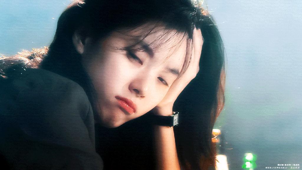 天哪……她都开始演高中生的妈了？