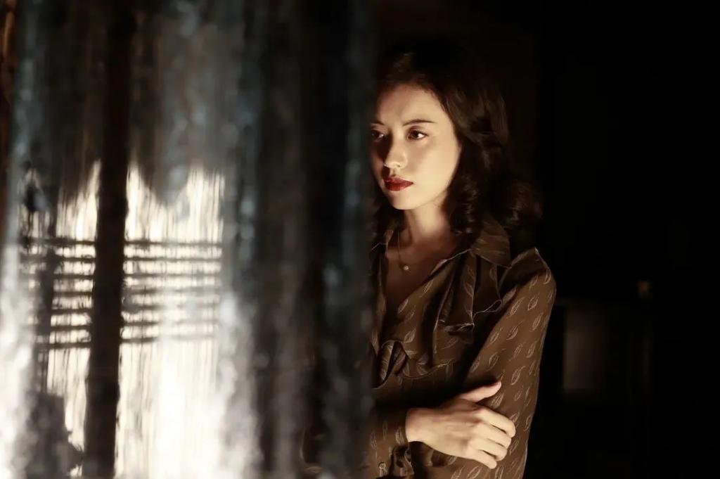 天哪……她都开始演高中生的妈了？