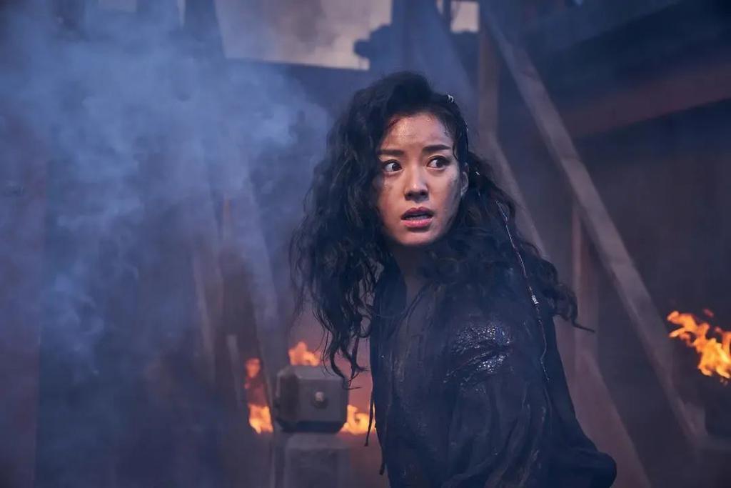 天哪……她都开始演高中生的妈了？