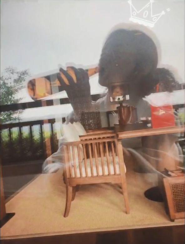 赵丽颖七夕独自饮酒显孤独，借物发感慨似有深意