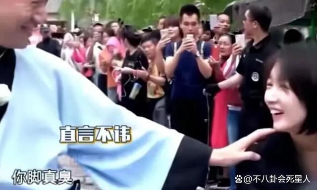 华少被说没分寸，周冬雨被批没礼貌，口无遮拦的明星们该醒了