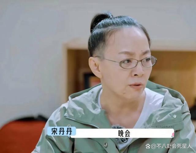 华少被说没分寸，周冬雨被批没礼貌，口无遮拦的明星们该醒了