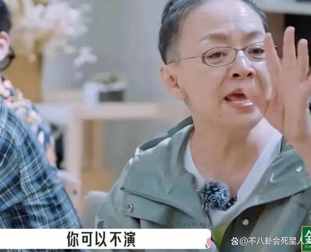 华少被说没分寸，周冬雨被批没礼貌，口无遮拦的明星们该醒了