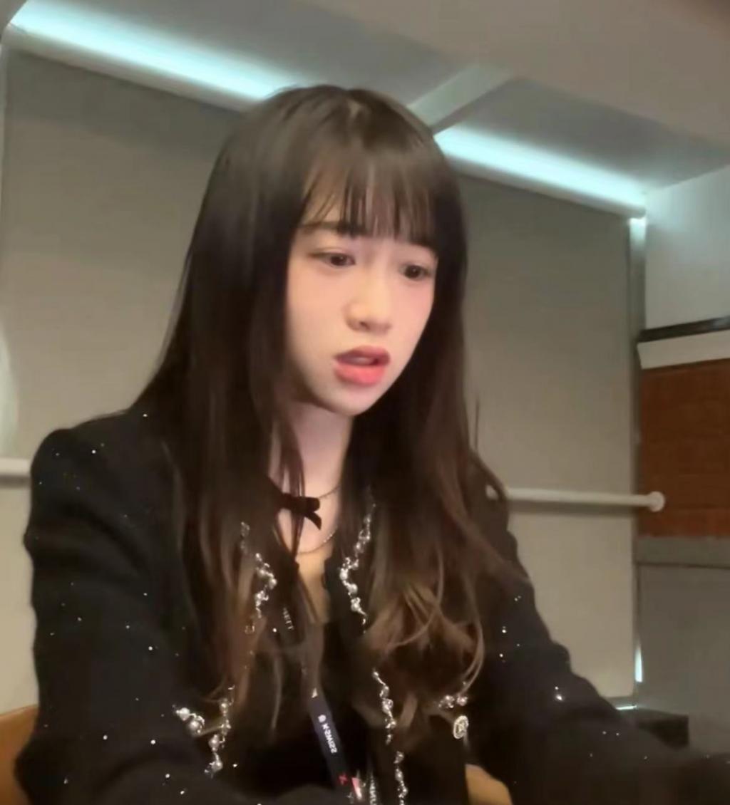 特步公主与七匹狼公子晒婚后生活，开普通车喝平价水接地气