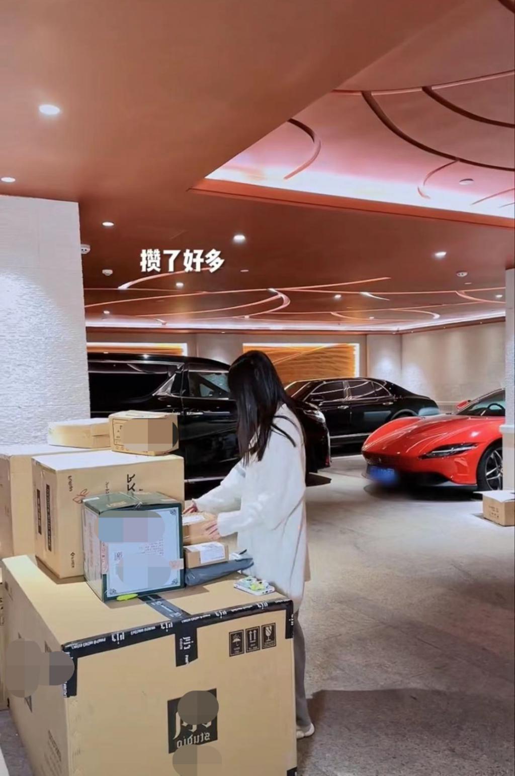 特步公主与七匹狼公子晒婚后生活，开普通车喝平价水接地气