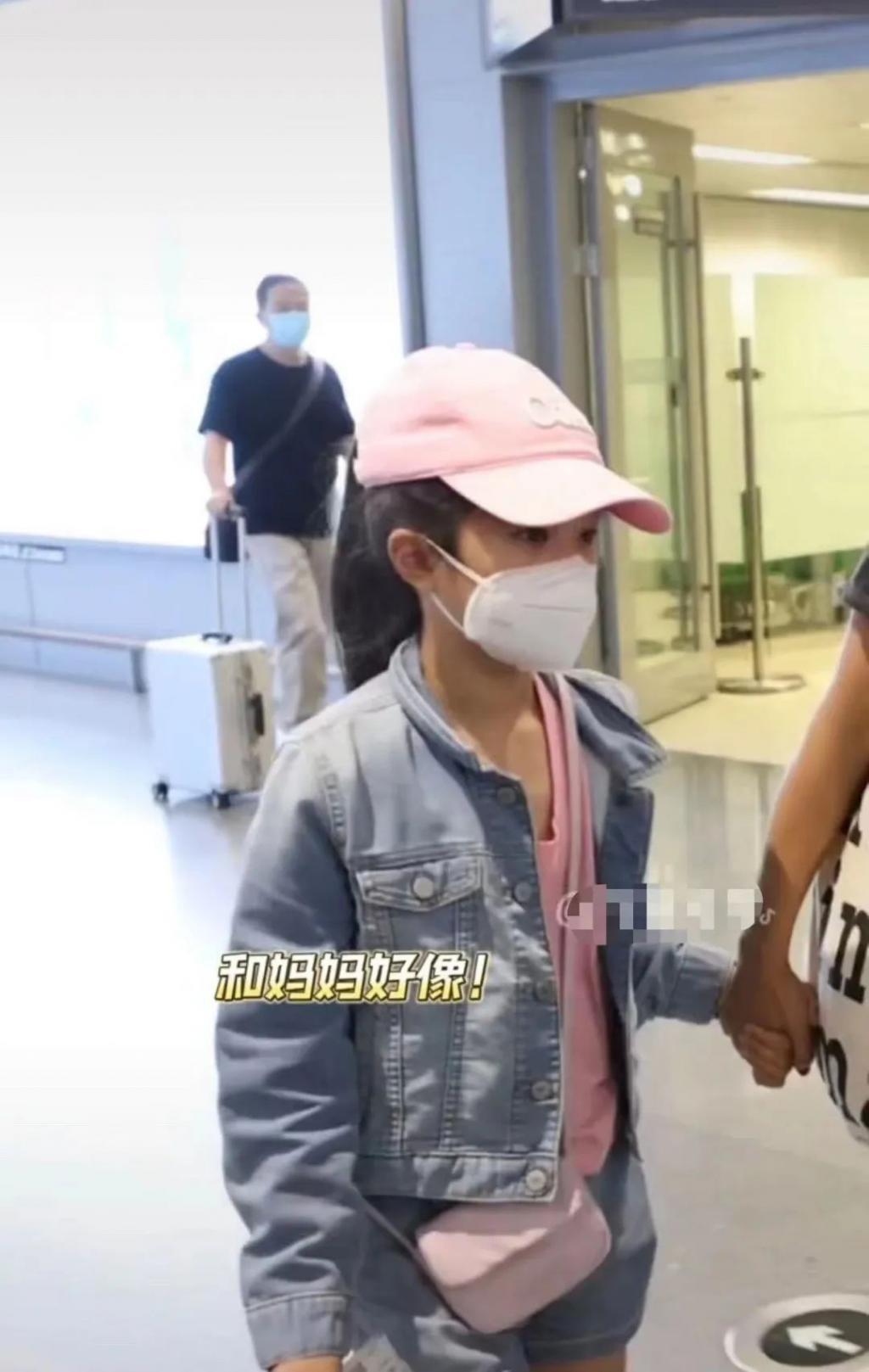 马伊琍一家五口露面！爱马近170高颜值似爸，文章显落寞