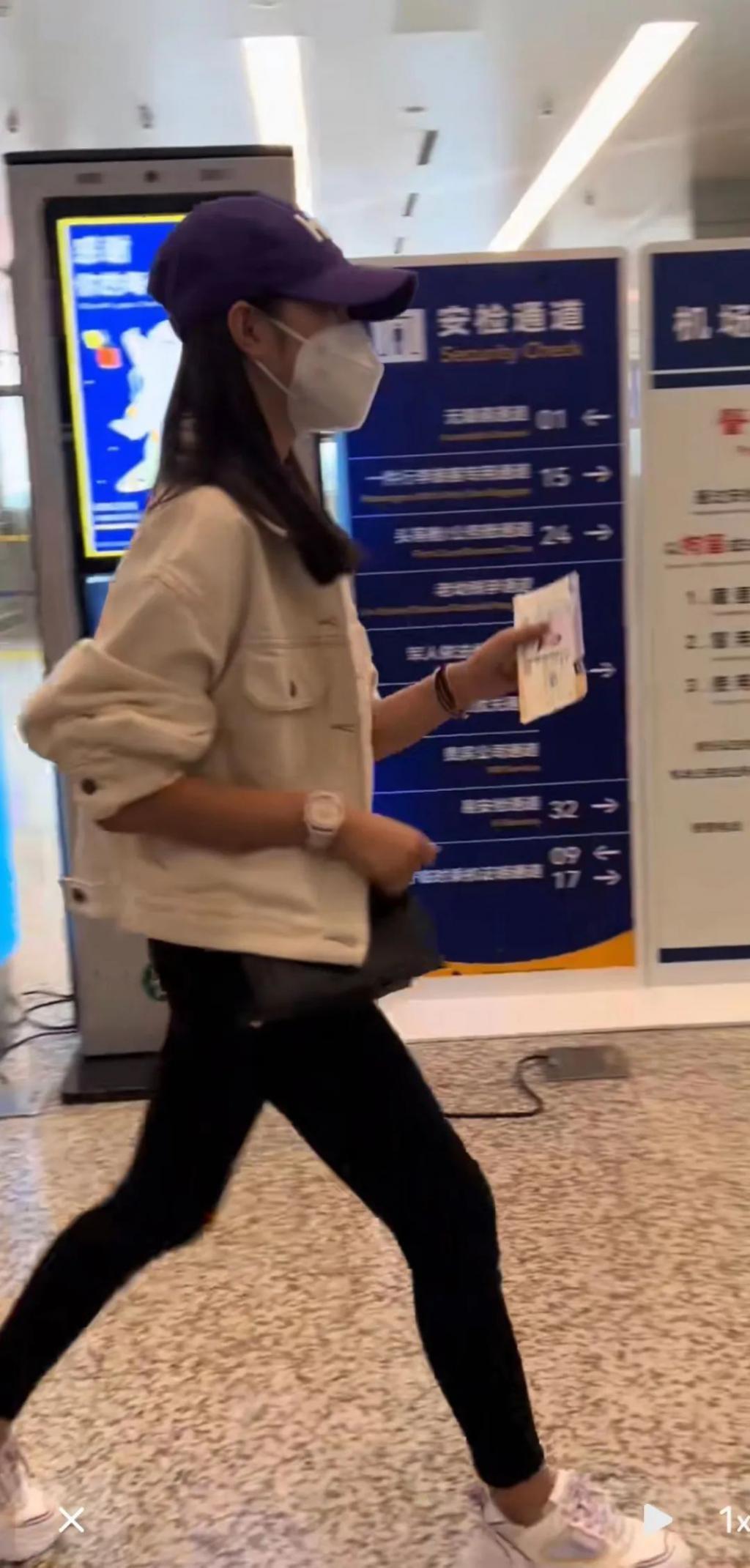 马伊琍一家五口露面！爱马近170高颜值似爸，文章显落寞