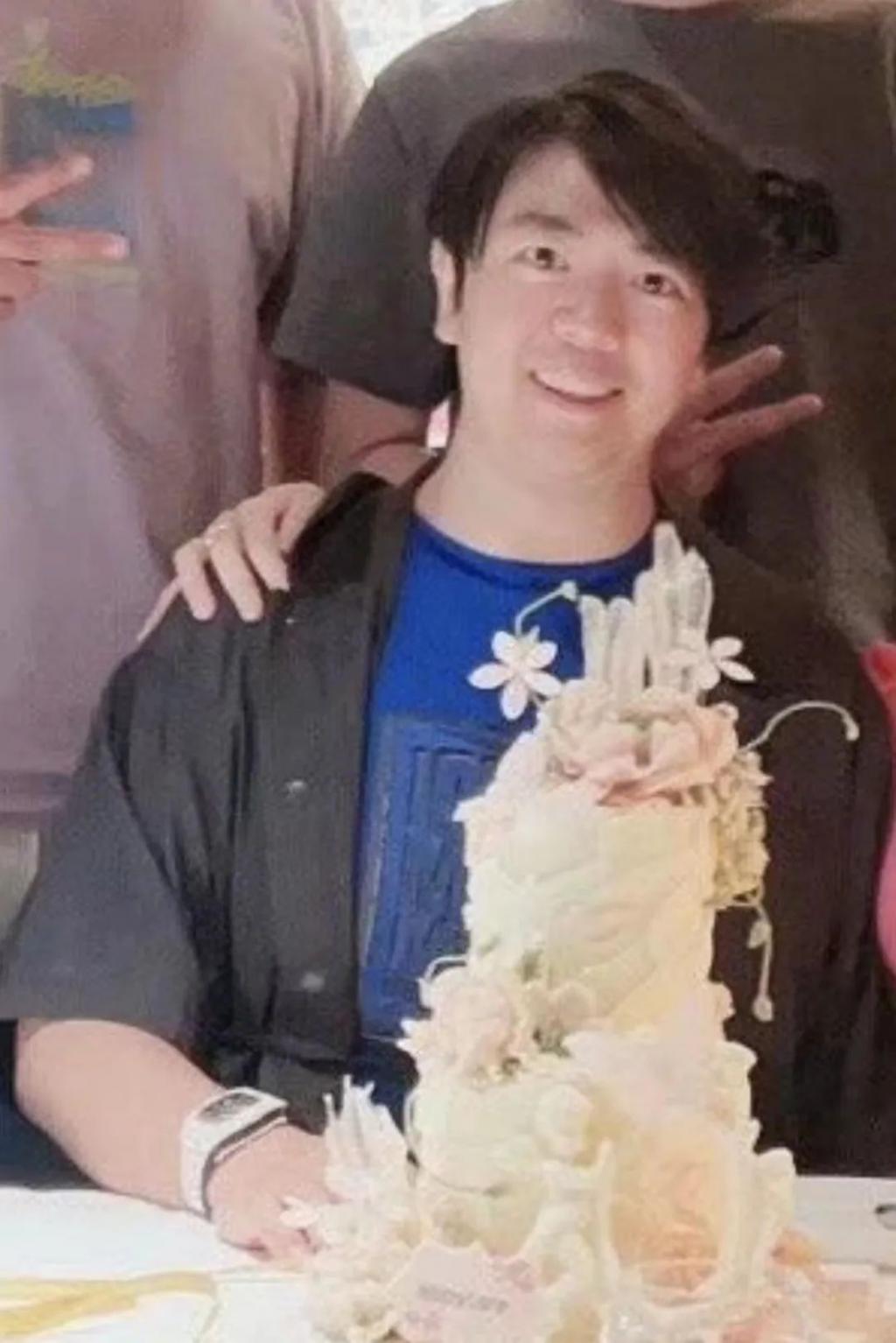 郎朗为老婆隆重庆生！吉娜穿透视装前凸后翘，紧搂老公显甜蜜