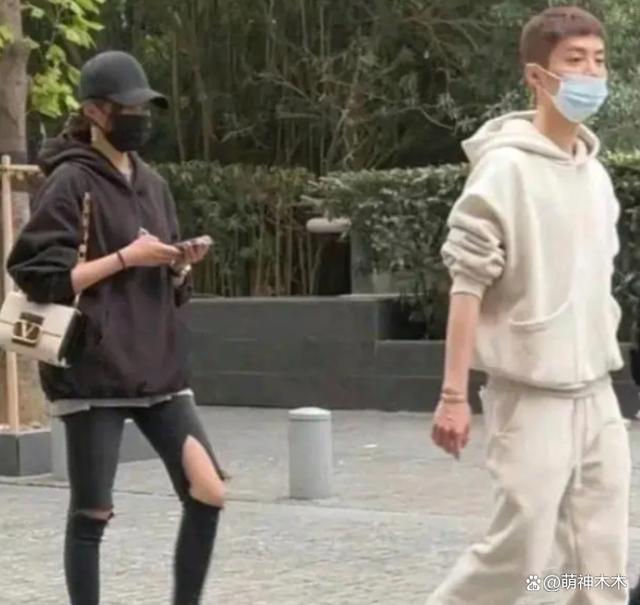 鹿晗关晓彤遭质疑！频繁去日本游玩，为当地旅游做宣传被骂翻