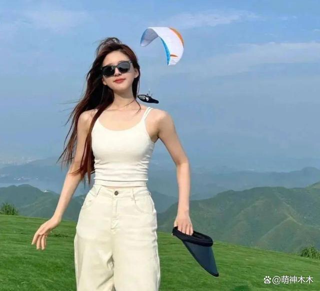 鹿晗关晓彤遭质疑！频繁去日本游玩，为当地旅游做宣传被骂翻