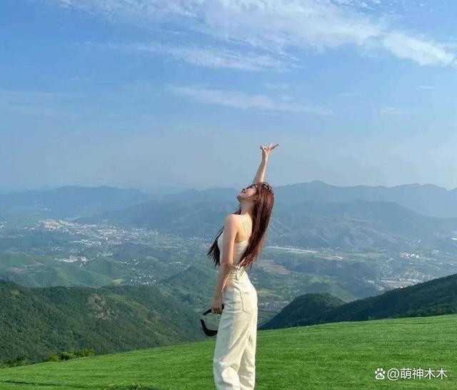 鹿晗关晓彤遭质疑！频繁去日本游玩，为当地旅游做宣传被骂翻