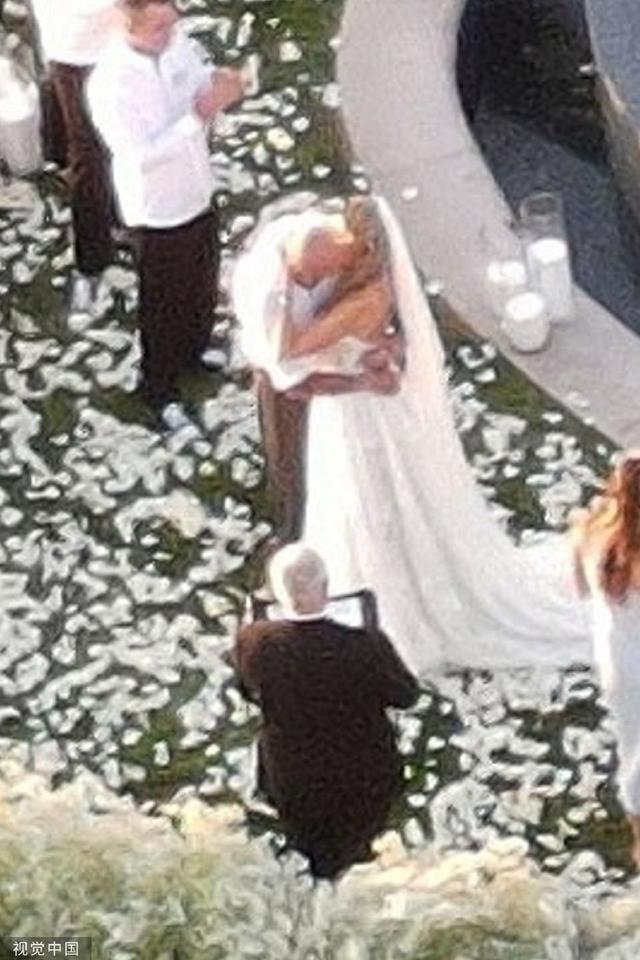 麦莉·赛勒斯妈妈和《越狱》主演举行婚礼