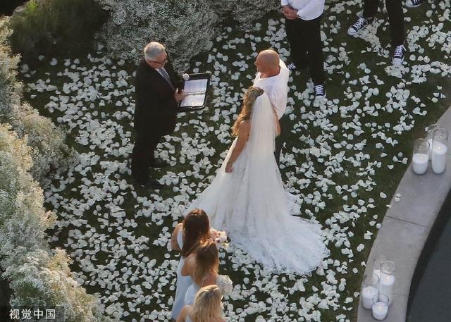 麦莉·赛勒斯妈妈和《越狱》主演举行婚礼