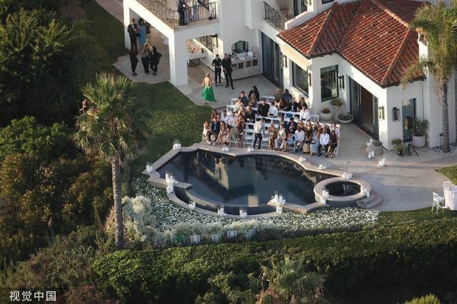 麦莉·赛勒斯妈妈和《越狱》主演举行婚礼