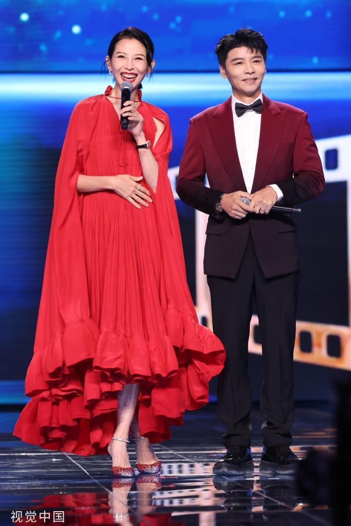 形象大使张晋蔡少芬夫妇亮相盛典 服装配色显夫妻恩爱