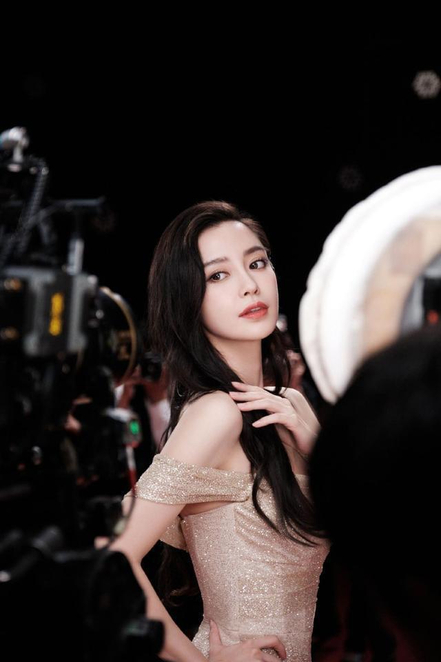 Angelababy璀璨星光大片 又美又飒优雅迷人