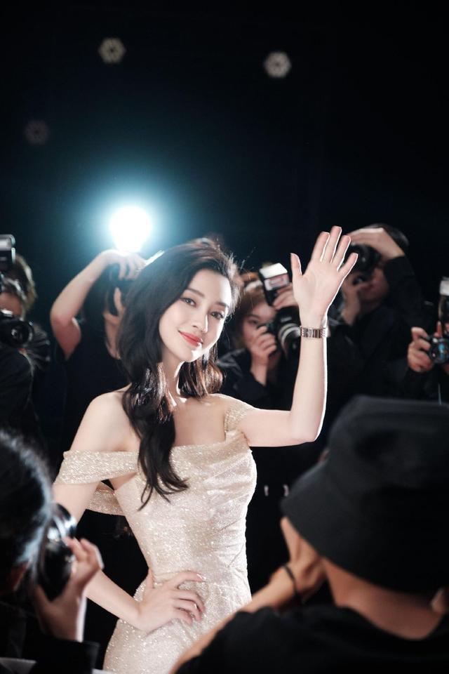 Angelababy璀璨星光大片 又美又飒优雅迷人