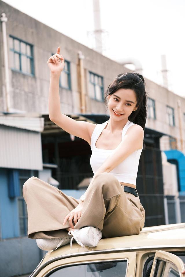 Angelababy璀璨星光大片 又美又飒优雅迷人