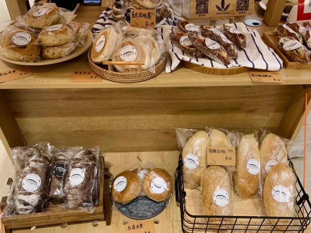 线下烘焙不火了，年轻人开始线上“抢”面包