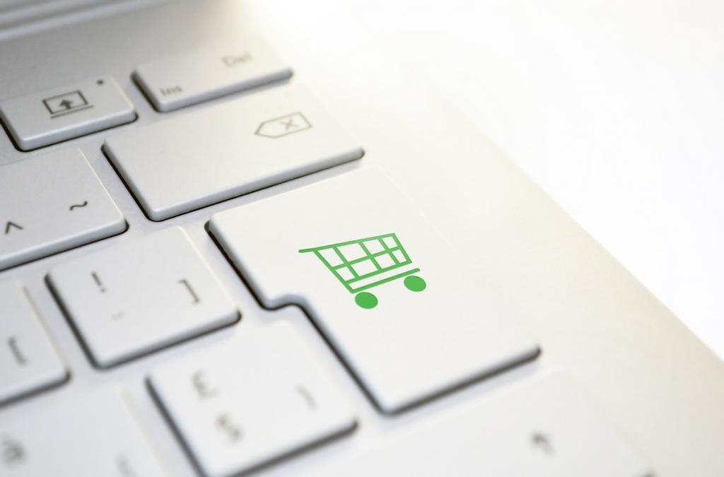 东方甄选入淘，头部主播争夺战愈演愈烈