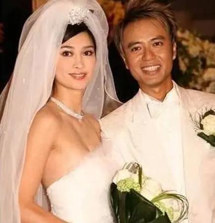 她结了个婚，被骂死了。