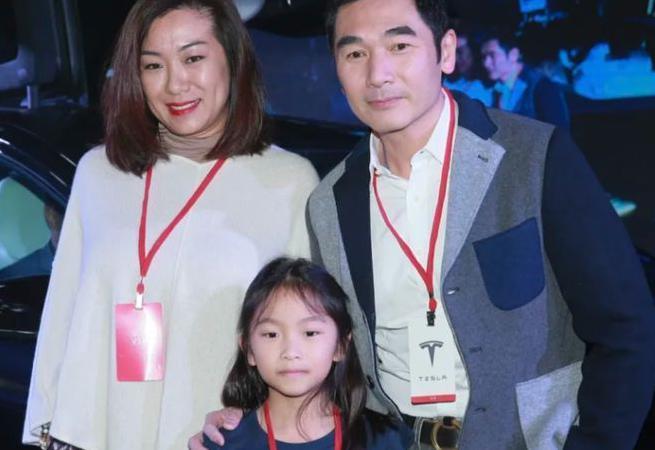她结了个婚，被骂死了。