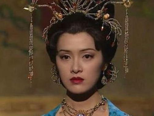 她结了个婚，被骂死了。