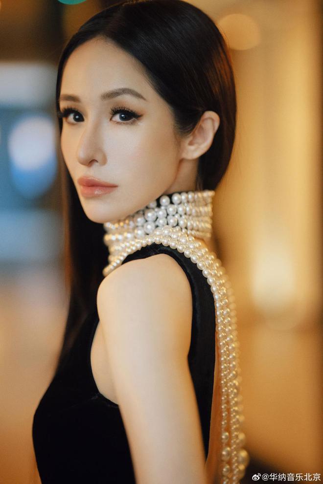 萧亚轩采访时被问李玟离世 哽咽表示提到她就会哭