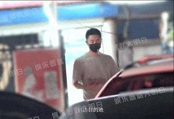 又被拍到夜会美女？他现在是彻底放飞自我了吧！