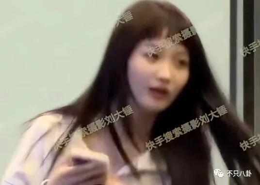 又被拍到夜会美女？他现在是彻底放飞自我了吧！