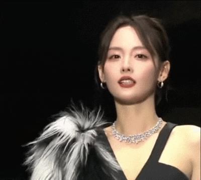 又被拍到夜会美女？他现在是彻底放飞自我了吧！